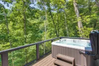 Modern Cabin w/ Hot Tub & Fire Pit in Fairview! - Bathtub