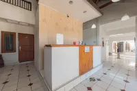 레드도어즈 샤리아 - JL 라야 수카부미 Sukalarang 호텔