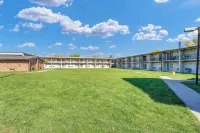 イーストレイク スイーツ オテル & カンファレンス センター バイ OYO アーバナ イリノイ大学 - デパートメント・オブ・マザマティックス周辺のホテル