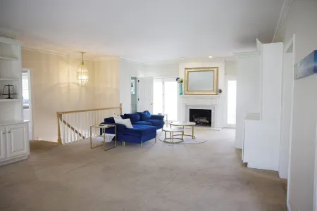 Lake estate on Old Hickory with pool and hot tub, convenient to Nashville