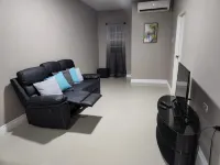Very safe 2 bedroom apartment at Piarco Airport Trinidad and Tobago Top security فنادق في بياركو