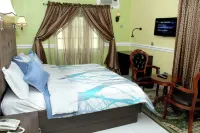Queens Gate Hotel