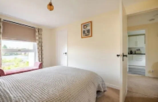 Riverside Garden Apartment with lovely River Tay views and parking