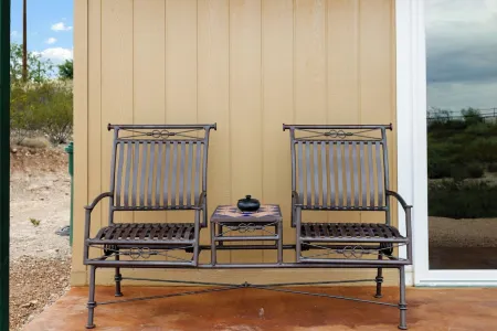 Comfy West Cabin nestled in Tombstone's Historic District! Pet Friendly!