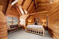 BABY BEAR’S CABIN, REAL LOG CABIN, SPECTACULAR VIEWS, HOT TUB, FIRE PIT