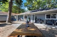 White Oak Landing Spacious 6 Bdr w/ Boat Slip!