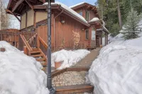 Wulf's Lodge at Olympic Valley Unwind in Hot Tub!