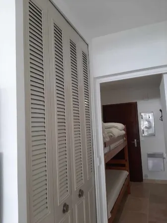 Cassis app 4per VUE MER Wifi Tennis Parking Piscine Lave Vaisselle Lave Linge Отели в г. Кассис