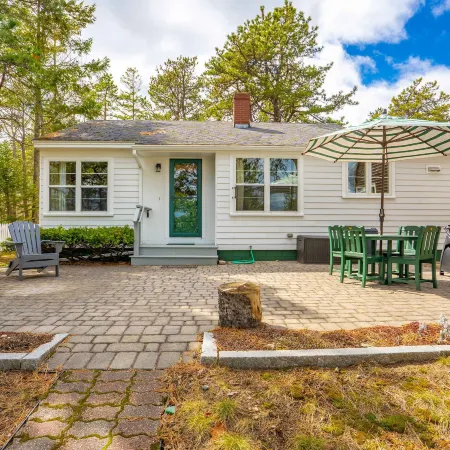 Bayview Beach Cottage For 4!