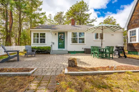 Bayview Beach Cottage For 4!