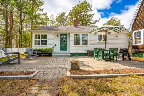 Bayview Beach Cottage For 4!