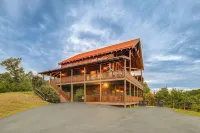 Hot Tub + Games! Mtn-View Cabin Near Pigeon Forge - 4 ดาว