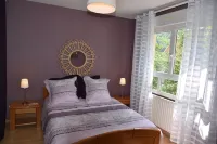 Le Cerisier: superb comfortable property with air-conditioned rooms and garden.