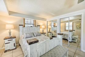 Private Pool Lakefront Home in Hot Springs!