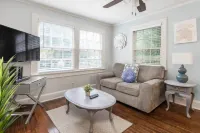 Charming Loft with Modern Amenities - Cozy Urban Haven