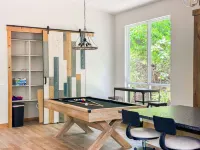 Bison Cabin with Hot Tub, Air Hockey & Pool Table, South of Norman