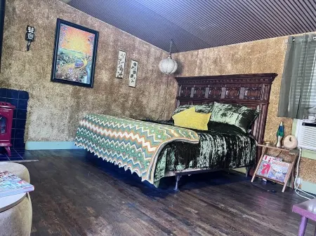 RT62 Motor Resort 70's Cabin w/Jacuzzi