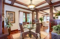 Entire Bungalow, Romantic, Comfy & Cozy! On-Site Parking, 2 Baths