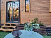 The TINY HOUSE at Le Haras. Hotels in Avrille