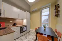 Traditional Corner Townhouse for rent. Ideal for Groups or Families!