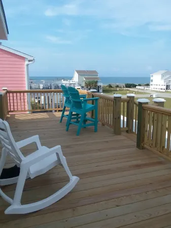 Just Steps From the Beach! No need to pay to park..