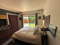 Beautiful private secure quiet 3-bedroom house w/pool jacuzz garage and WiFi Hotels in Novato