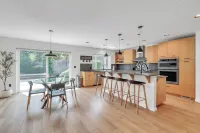 4 Bedroom Serene Escape for the Family with Dedicated Office and Loft Office