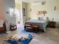 Modern 7 Bedroom Villa - 2 Mins Walk to the Beach - Bramble Beach Villa Hotels in 