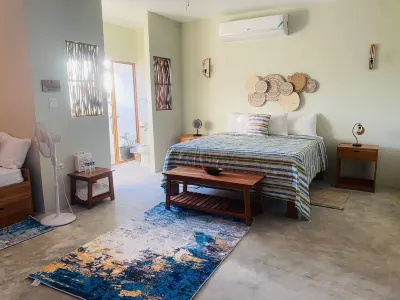 Modern 7 Bedroom Villa - 2 Mins Walk to the Beach - Bramble Beach Villa Hotel a 