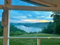 Hidden Gem on Dale Hollow Lake– Breathtaking Views & Spacious, Secluded Comfort Hotels in Clinton County