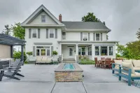 Fire Pits, Views & Yard: Luxe Mt Horeb Getaway! - Homestays