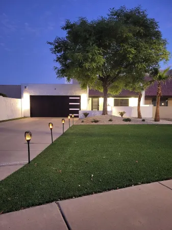 Old downtown Litchfield Park walk to 5 restaurants / bars! Close to attractions