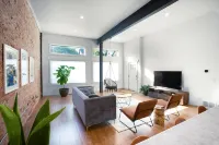 Loft in the Zoo • Premium downtown apartment!