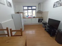 Flat 15mins Bicycle Ride Away From the Tennis 45min Walk