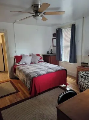 Roberts ave. Immaculate Rental For Nurses Apt B Paramount Theater 주변 호텔