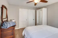 Home Near Kinnick, UI Health & Amish Country - Homestays