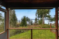 Water Views: Whidbey Island Hideaway w/ Deck - Beach