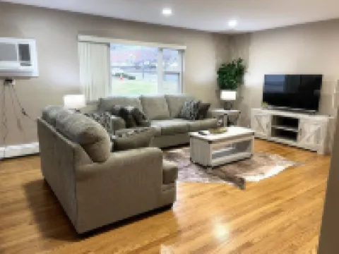 Cozy 2-bedroom apartment 20 mins to NYC with WiFi, AC