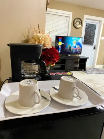 Cozy, Private Suite in Bedford — Bed, Laundry,kitchenette and Self Check in