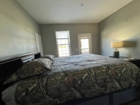 Cozy 2-bedroom condo in fabulous Parker with fitness room, WiFi