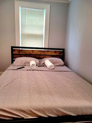 Charming 2-bedroom apartment with AC, WiFi in lovely Rutherford