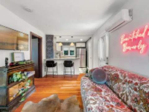 Witchy Hideaway Cottage; Close to Beaches, Salem & Train to Boston ビバリーのホテル