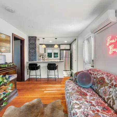 Witchy Hideaway Cottage; Close to Beaches, Salem & Train to Boston