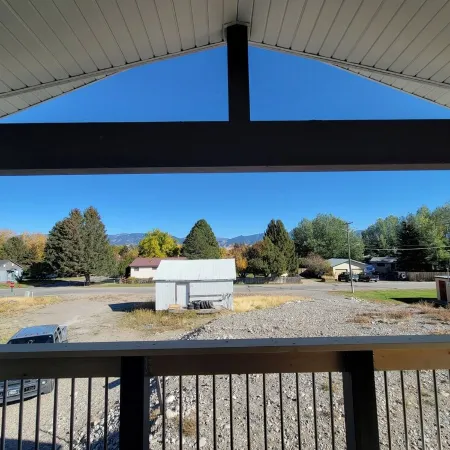 Charming 3-bedroom cabin- minutes from downtown Ennis