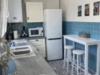 Authentic Charming 2 Bedroom House with Garden near City Center Hotels in Saujon