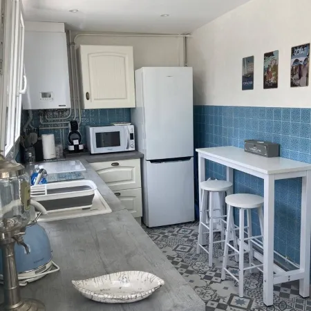 Authentic Charming 2 Bedroom House with Garden near City Center