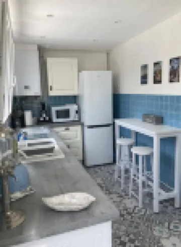 Authentic Charming 2 Bedroom House with Garden near City Center 索容酒店