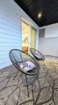 Modern 2Br Suite | Private Patio | 5 Min Downtown/Zoo/Stampede | Central & Safe - Holiday bungalows