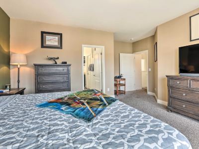 Air Racing Decor, Hot Tub: Sparks Home!