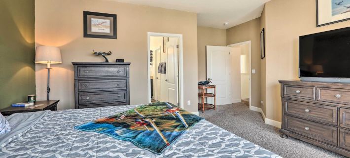 Air Racing Decor, Hot Tub: Sparks Home! Hotels in Sparks